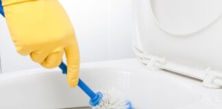 Як очистити унітаз від бруду