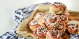 Кондитер розповів, як правильно приготувати американські сінабони вдома