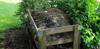 Городник розповів, як приготувати поживне добриво з сіна