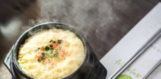 Кухар розповів, як приготувати крем-суп з консервованої риби