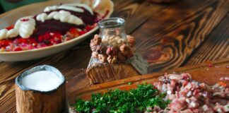 Рецепт найлегшого салату на основі оселедця: вийде у всіх