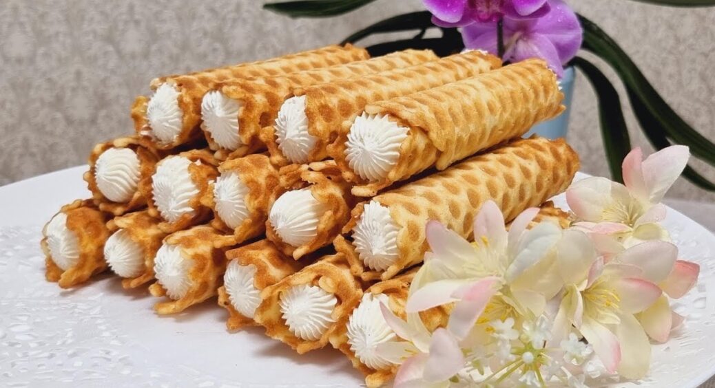 Вибирайте, що більше подобається: вафельні трубочки на сковороді або з вафельниці. Рецепт один – різні вафлі 