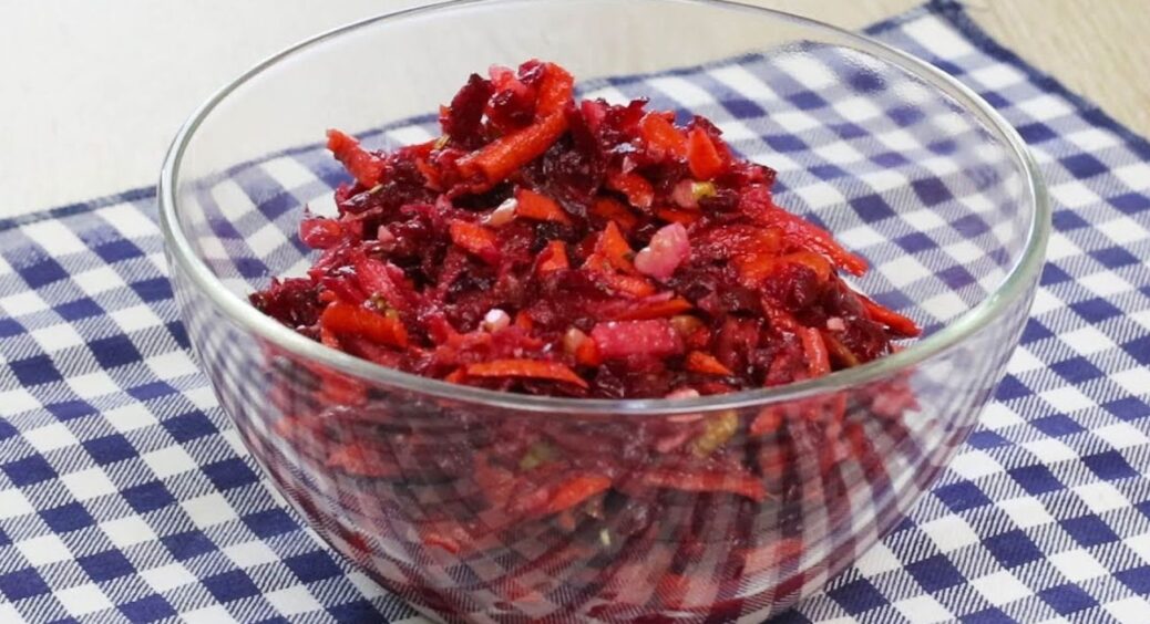 Буряк, від якого й за вуха не відтягнеш: геніальний рецепт, який передавався у сім’ї з покоління в покоління 