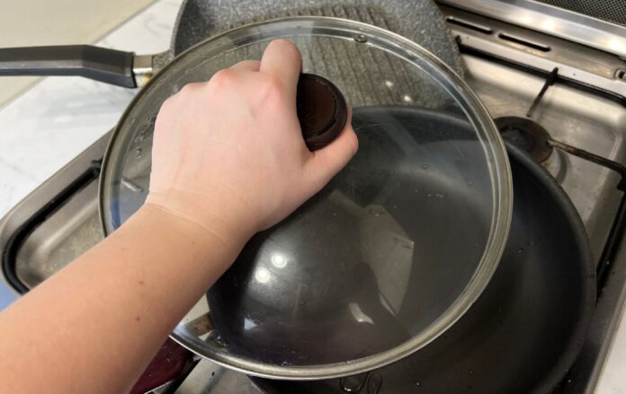 Як вимити кришку від сковорідки