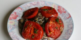 Тушковані помідори в соєвому соусі