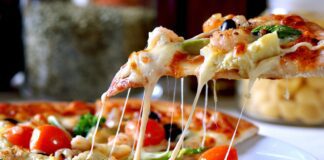 Кухар розповів, як правильно приготувати кефірну піцу вдома