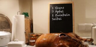 Кухар поділився рідкісним рецептом гусака з яблуками до Великодня 