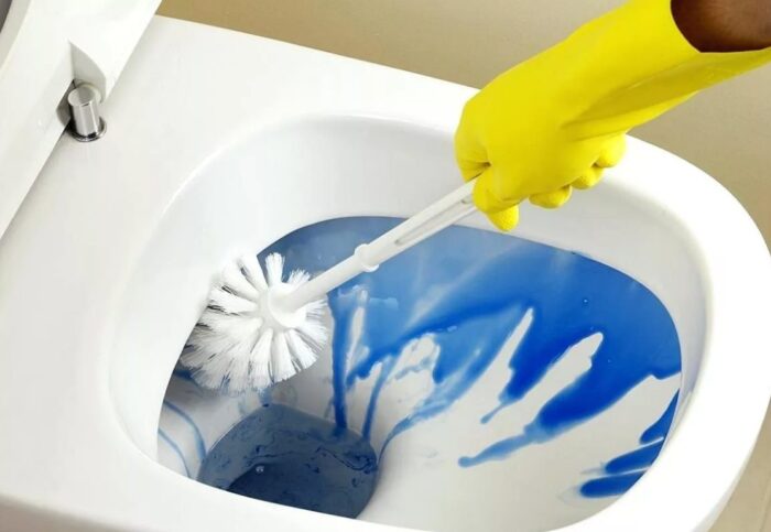Експерти поділились, як можна приготувати домашній гель для миття унітаза й сантехніки