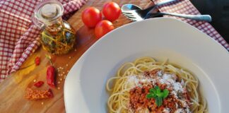 Шеф-кухар розповів, як правильно приготувати пасту Болоньєзе