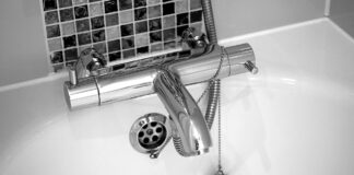 Господині розповіли, як уникнути вапняних слідів на сантехніці