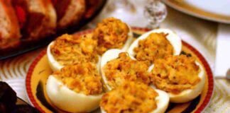 Як приготувати смачну закуску із яйцями та тунцем 