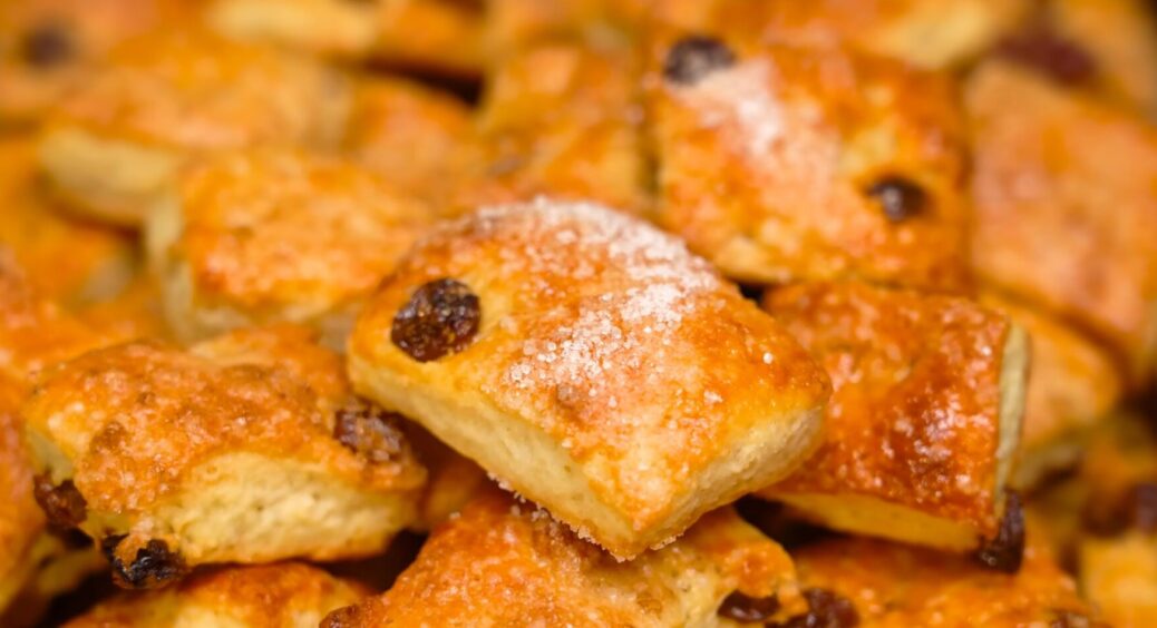 Це ніжне сирне печиво до чаю зникає зі столу миттєво: готується просто і незаморочливо, а результат супер 