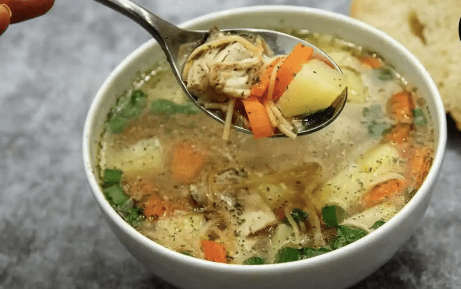 Рецепт смачного супу з куркою Рижик