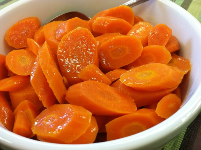 Як приготувати моркву для салатів