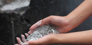 Яким рослинам не підходить добрива з золи 