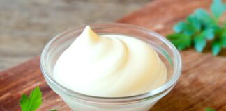 Господині показали, як приготувати домашній майонез 