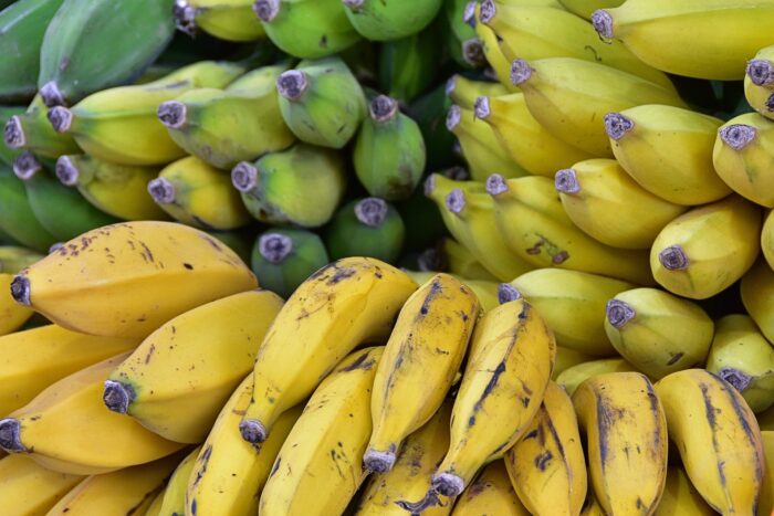 Експерти розповіли, як за допомогою фольги подовжити термін зберігання бананів вдома