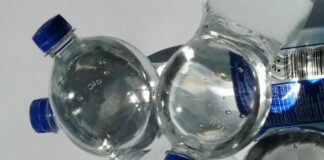 Експерти розповіли, як можна застосувати пластикову тару на городі