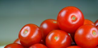 Городник розповів, як у липні простимулювати родючість томатів