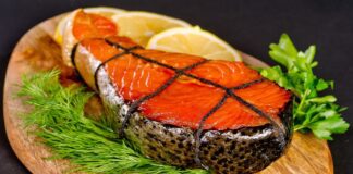 Кулінар розповів, як без зусиль приготувати рибу у духовці