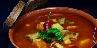 Кухар розповів, як правильно приготувати гуляш по-домашньому