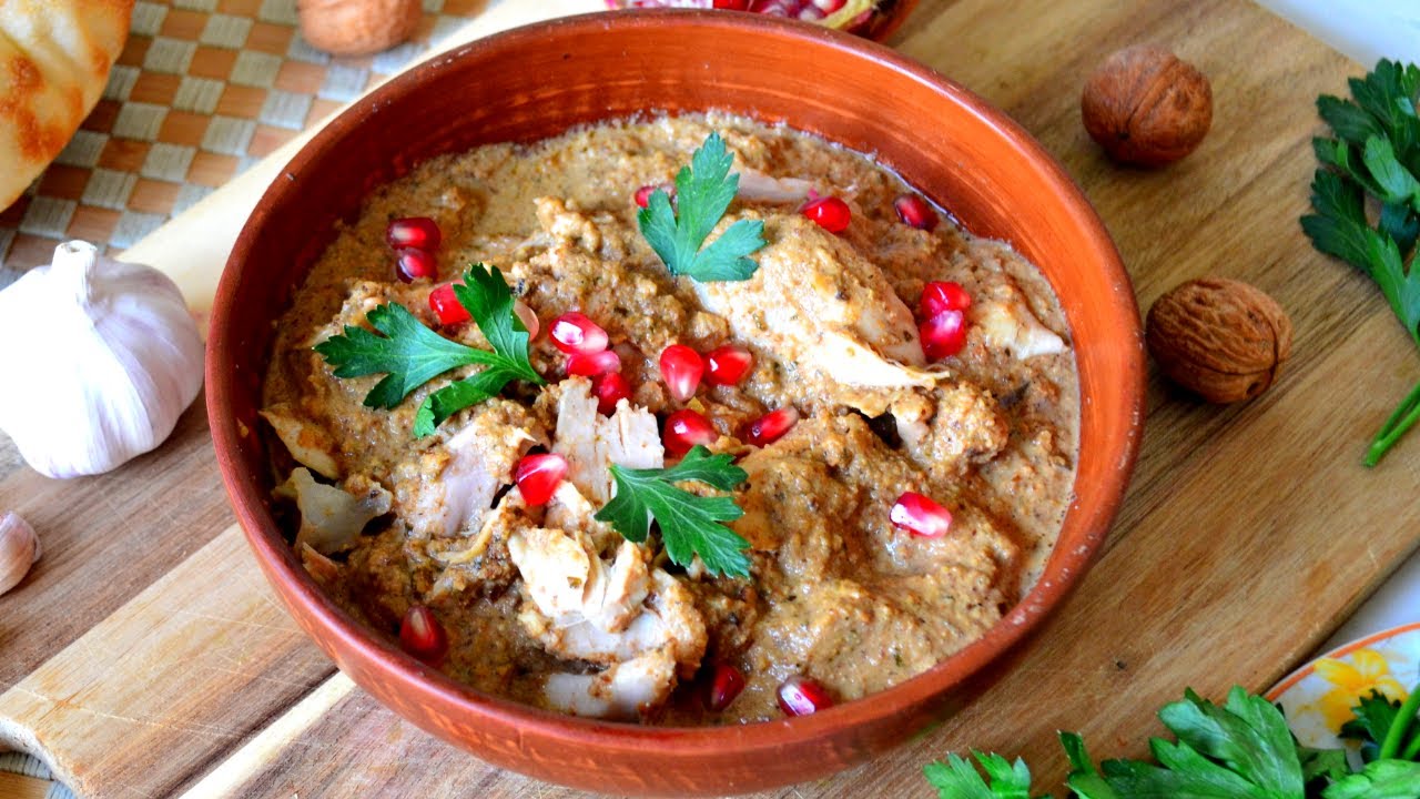 Як приготувати сациві з домашньої курки: грузинський рецепт