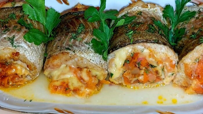 Рецепт цікавих рибних рулетів з креветками на вечерю чи обід