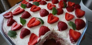 Кондитер пояснив, як приготувати Тірамісу з сезонної полуниці