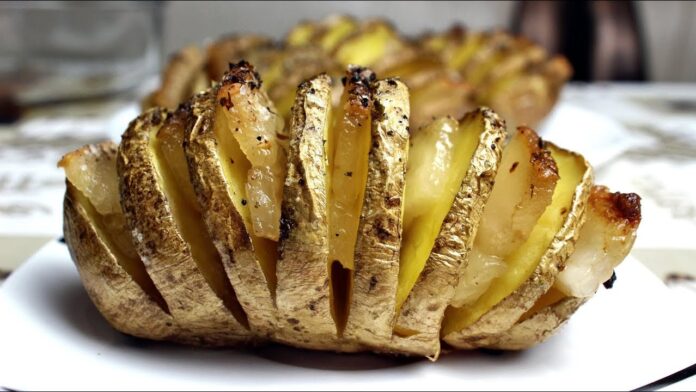 Як смачно приготувати картоплю з салом: поради кухаря