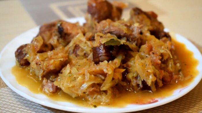 Як приготувати бігос з ковбасками: польський рецепт страви