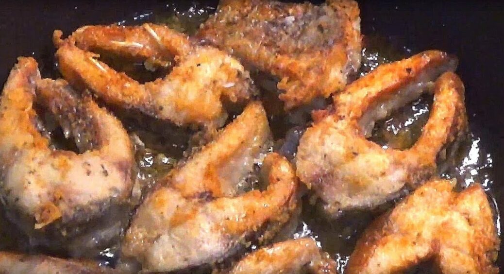 Насмажила 2 кг риби, а вдома навіть натяку на сморід немає – рятує це “зілля”, яке роблю за 1 хвилину 