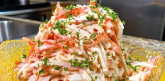 Кулінар розповів, чому у крабовий салат краще додавати томати