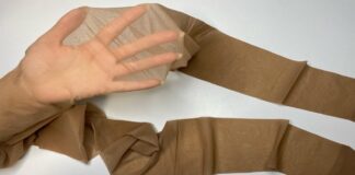 В чому користь капронових колготок на городі 