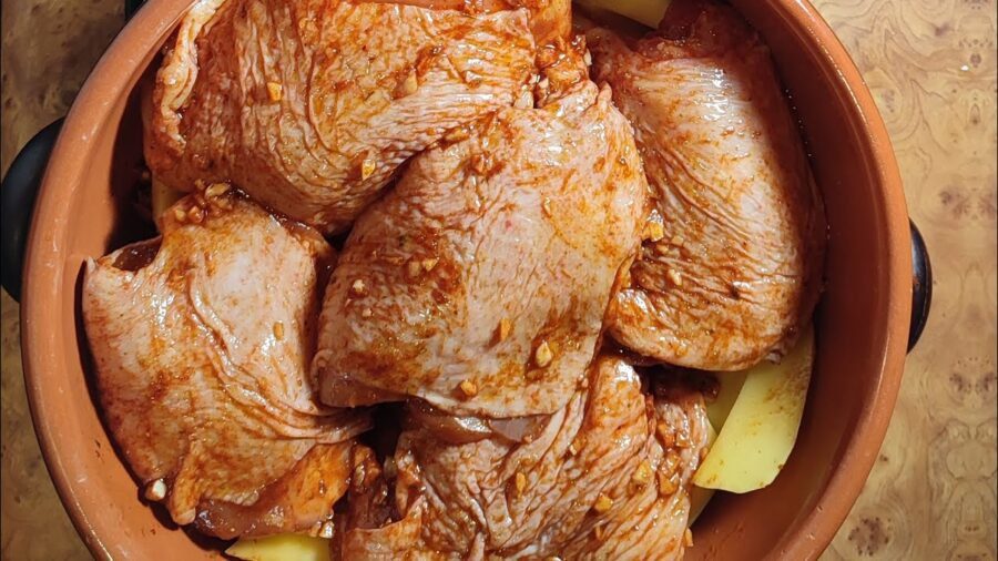 Кухар розповів, як просто і смачно приготувати курячі стегна