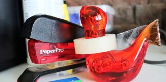 Як відчистити меблі та одяг за допомогою скотчу: чудовий лайфхак