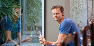 Експерти назвали перевірений засіб, який гарно очищає вікна