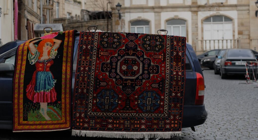 Посипала килими сіллю і в пральну машину додала, а ще погладила праскою: свекруха не перестає дякувати 