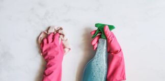 Експерти розповіли, як очистити та відновити плиткові шви у ванній