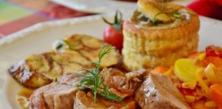 Кухар поділився унікальним рецептом стейків з апельсиновим соусом