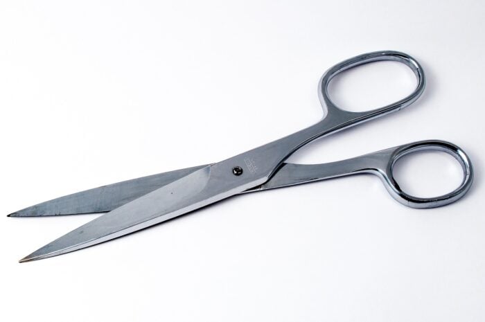 Експерти розповіли, як заточити ножиці в домашніх умовах без заточки – поради знавців