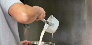 Кухар поділився нестандартним рецептом супу з хрущів