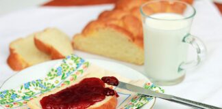 Кулінар розповів, як правильно приготувати варення без пінки