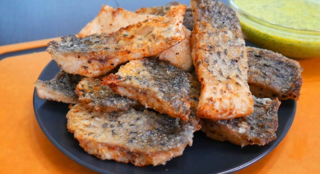 3 небанальні поради, аби риба не прилипала до сковорідки під час смаження: завжди готую вечерю тільки так 