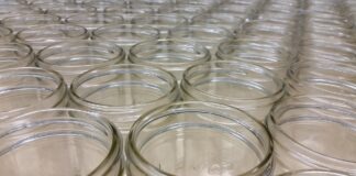 Експерти назвали надійний спосіб стерилізації банок для консервації