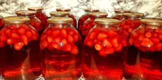 Шеф-кухар розповів, як смачно приготувати компот з полуницею