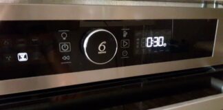 Секрети очищення духовки, дека і решітки від жиру та нагару