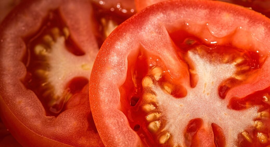 1 жменя під кущ – і томати плодоносять як востаннє: помідори збираю відрами – всі ароматні, здорові, солодкі 