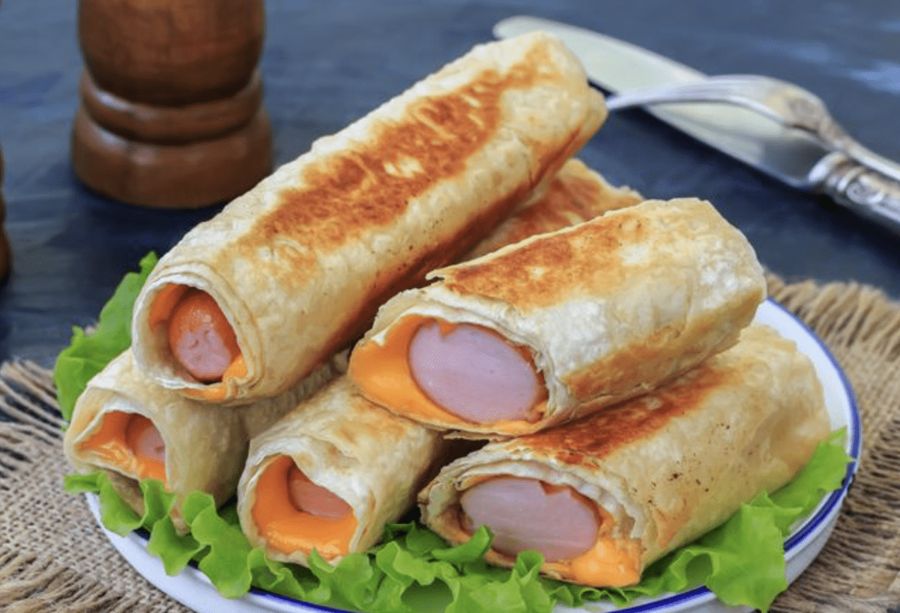 Рецепт смачних сосисок в лаваші на пікніку 