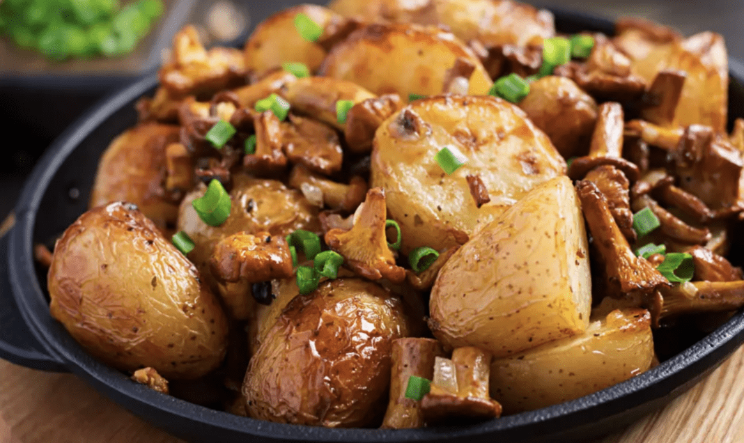 Рецепт молодої картоплі з лисичками на вечерю