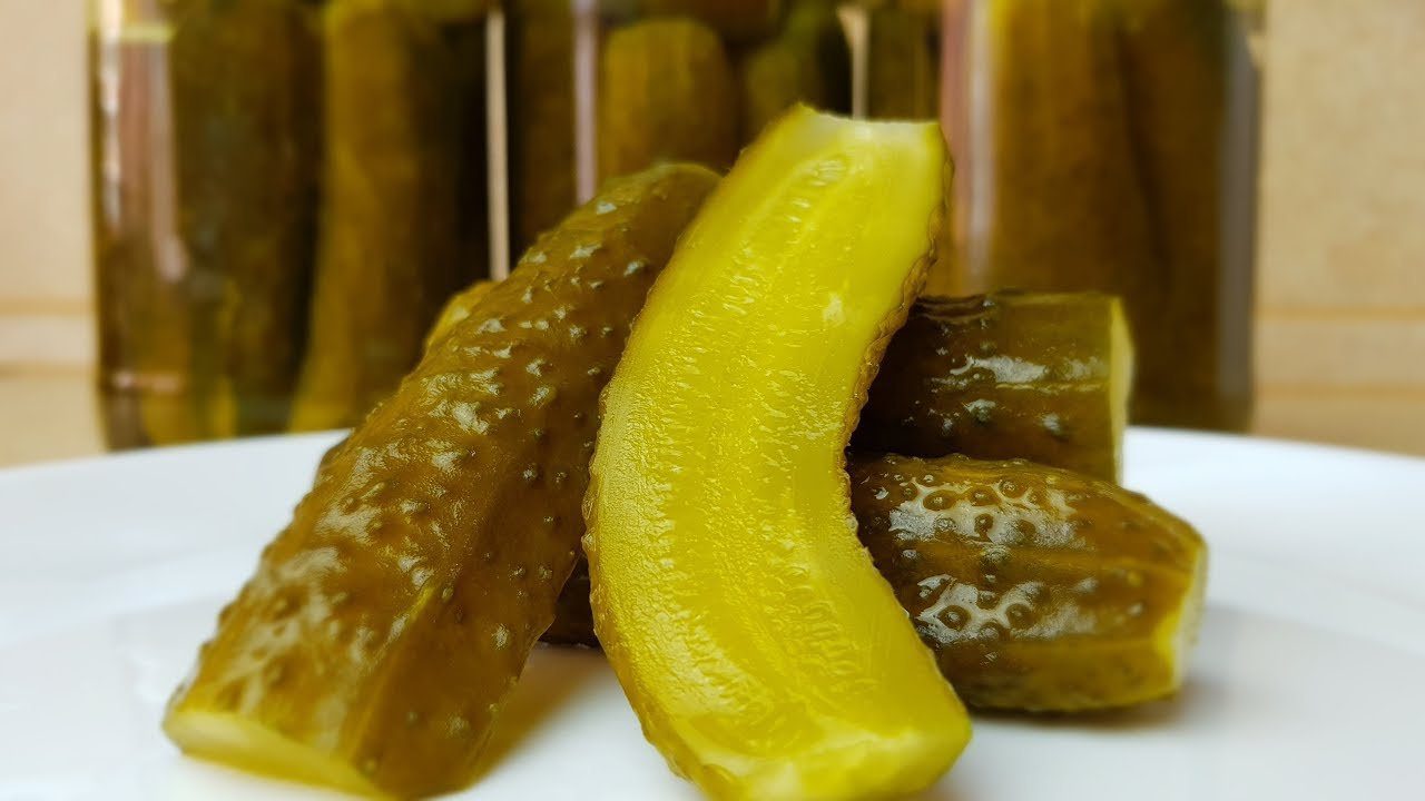 Господині назвали ідеальний рецепт квашених огірків